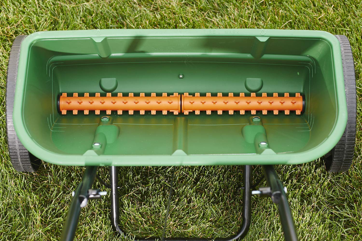 Scotts Turf Builder Classic Spreader - Zander Auto Parts